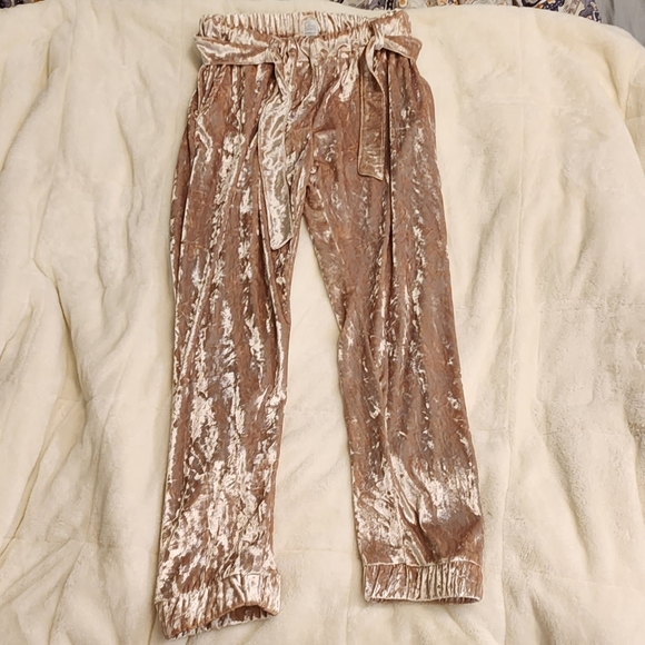 Luxurious crushed velvet joggers champagne colored with shimmer - Picture 1 of 9
